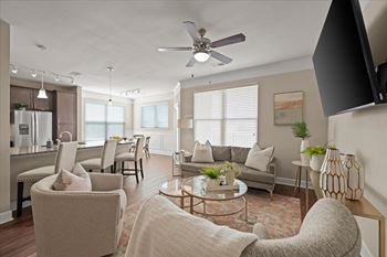 Short-term rental guest suite
